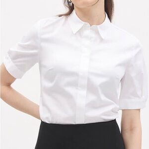 RW&CO Buttoned-Down Blouse. Size M. NWT